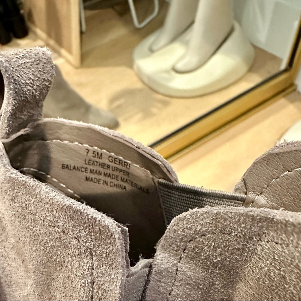 Dolce Vita Gerri ankle bootie suede grey taupe wedge boots 7.5 - Picture 5 of 5